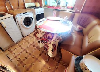 Продаю 4-комнатную квартиру, 64 м2, Шахты, Майская улица, 8