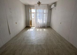 Продаю 2-комнатную квартиру, 55 м2, Элиста, 2-й микрорайон, 13, 2-й микрорайон