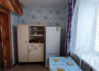 Продаю 2-комнатную квартиру, 42 м2, поселок городского типа Белоярский, Школьная улица, 5