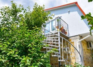 Сдается двухкомнатная квартира, 120 м2, село Морское, Школьная улица, 2А