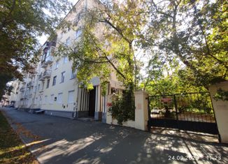 Продаю 2-ком. квартиру, 55 м2, Екатеринбург, Мельковская улица, 9, метро Динамо