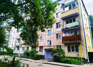 Продается 2-ком. квартира, 42 м2, Гатчина, улица Радищева, 18