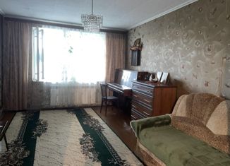 Продаю 3-комнатную квартиру, 57 м2, село Красное, площадь 1 Мая, 5А