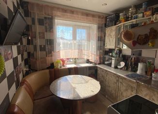 Продаю 2-ком. квартиру, 42 м2, Усть-Кут, улица Речников, 26