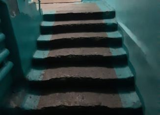 Продаю 2-ком. квартиру, 49.7 м2, Осинники, улица Революции, 33