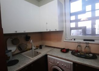 Продам 3-ком. квартиру, 70 м2, Калмыкия, 8-й микрорайон, 4