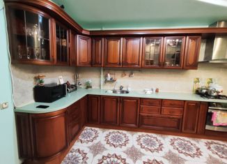 Продаю 2-ком. квартиру, 86.6 м2, Астрахань, улица Бориса Алексеева, 61к1, Кировский район