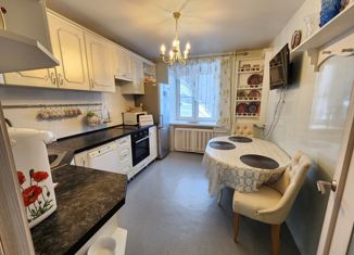 Продажа 2-комнатной квартиры, 68 м2, Артёмовский, Банковская улица, 6