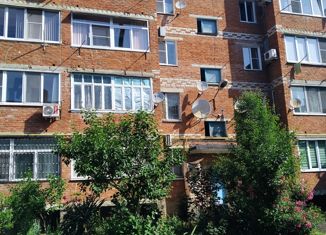 Продам 2-ком. квартиру, 50.5 м2, Апшеронск, улица Комарова, 105