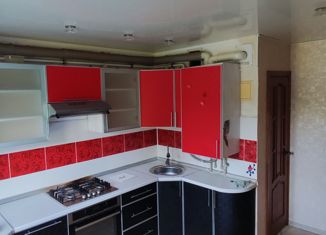 Продам трехкомнатную квартиру, 64.9 м2, село Шелокша, улица Крупнова, 46