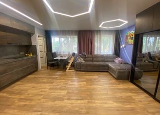 Трехкомнатная квартира на продажу, 54.6 м2, Артём, улица Лазо, 6