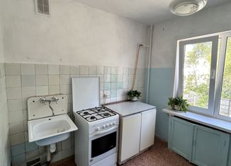 Трехкомнатная квартира на продажу, 48 м2, Саратовская область, Шелковичная улица, 2