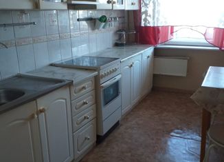 Продажа 3-ком. квартиры, 63.3 м2, Стрежевой, Кедровая улица, 61