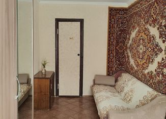 2-ком. квартира на продажу, 43.2 м2, Большой Камень, улица Карла Маркса, 3