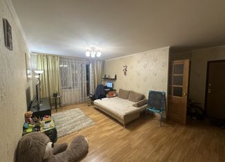 Трехкомнатная квартира на продажу, 70 м2, Альметьевск, улица Ленина, 106