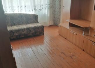 Продам 4-комнатную квартиру, 61.1 м2, Окуловка, улица Николая Николаева, 55к1