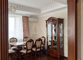 Продается трехкомнатная квартира, 96 м2, Каспийск, улица 8-я Линия, 1Е