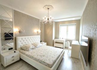Сдам 2-комнатную квартиру, 67 м2, Челябинск, улица Братьев Кашириных, 85Б