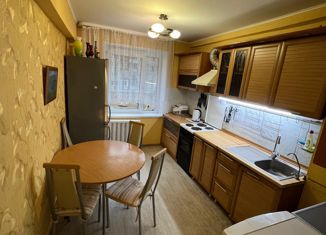 3-ком. квартира на продажу, 60.2 м2, поселок городского типа Емельяново, улица Аэропорт, 3