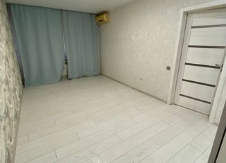 Продаю 1-ком. квартиру, 42.3 м2, посёлок городского типа Яблоновский, переулок Гагарина, 3