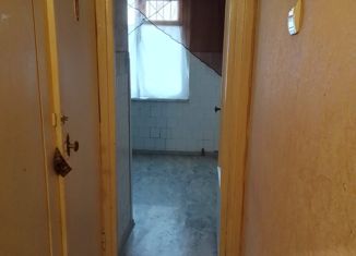 Продаю двухкомнатную квартиру, 44 м2, Новотроицк, улица Уметбаева, 3А