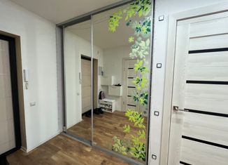 Продаю 2-ком. квартиру, 76.4 м2, Калачинск, улица Калинина, 96