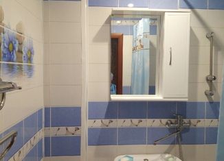 Продаю трехкомнатную квартиру, 57 м2, поселок городского типа Горшечное, улица Андреева, 3