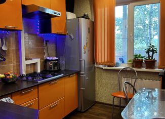 Продам 3-комнатную квартиру, 58.6 м2, Березники, Набережная улица, 19