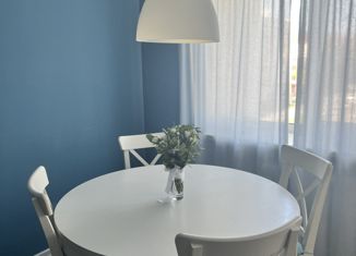 Продам трехкомнатную квартиру, 60.1 м2, Урай, 2-й микрорайон, 64