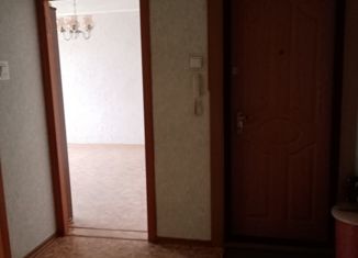Трехкомнатная квартира на продажу, 65.8 м2, поселок городского типа Ясногорск, Солнечный микрорайон, 4
