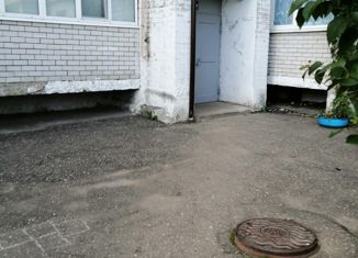 Продам 2-ком. квартиру, 54 м2, Кольчугино, улица Ломако, 18