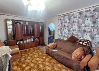 Продам четырехкомнатную квартиру, 61.7 м2, Хабаровский край, улица Строителей, 41