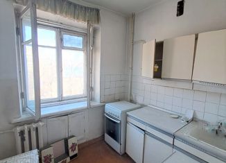 Продается 3-комнатная квартира, 56.7 м2, Кемерово, улица 50 лет Октября, 8, Центральный район