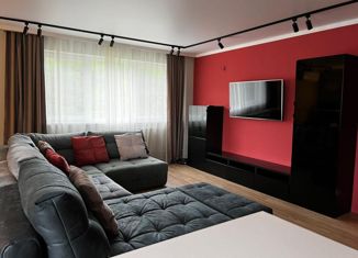 Продается трехкомнатная квартира, 92 м2, село Раздольное, Тепличная улица, 75к1