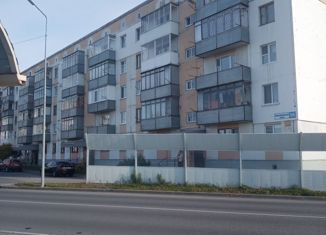 Двухкомнатная квартира на продажу, 51.7 м2, поселок городского типа Бачатский, Комсомольская улица, 55