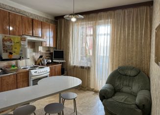 Продаю 3-комнатную квартиру, 68 м2, Артём, Михайловская улица, 5