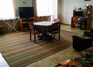 Продается двухкомнатная квартира, 91.8 м2, Кемеровская область, Строительная улица, 10