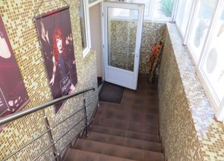 Продаю 4-ком. квартиру, 95 м2, Ейск, Красная улица, 57/3