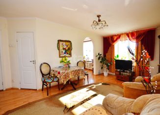 Продаю трехкомнатную квартиру, 92 м2, Заводоуковск, улица Маяковского, 5