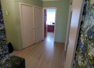 Продам трехкомнатную квартиру, 65 м2, Кирово-Чепецк, улица Ленина, 70к2