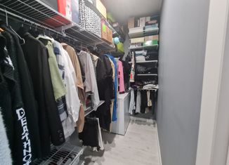 Двухкомнатная квартира на продажу, 81 м2, Тюмень, улица Мельникайте, 150