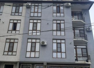 Продается трехкомнатная квартира, 76 м2, Махачкала, улица Ахульго, 44, Кировский район