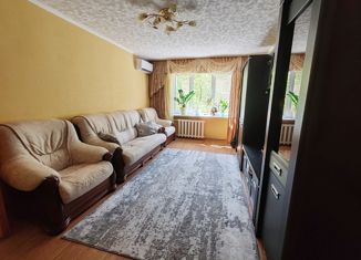 Продается 3-комнатная квартира, 75 м2, Астрахань, улица 11-й Красной Армии, 4к1