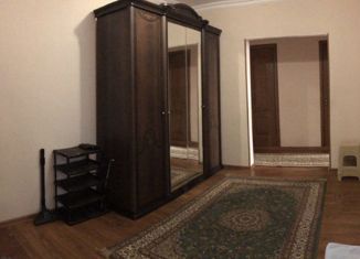 Продаю 3-ком. квартиру, 80 м2, Махачкала, улица Абдуразака Шахбанова, 4, Кировский район