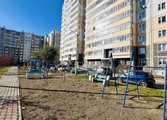 Сдается 2-комнатная квартира, 58 м2, Красноярск, улица Алексеева, 5, Советский район