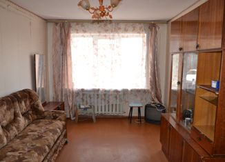 Трехкомнатная квартира на продажу, 47.4 м2, Осташков, Микрорайон, 7