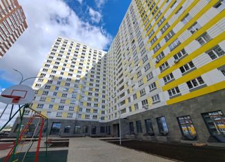 Продажа 3-ком. квартиры, 85 м2, Оренбург, улица Юркина, 8