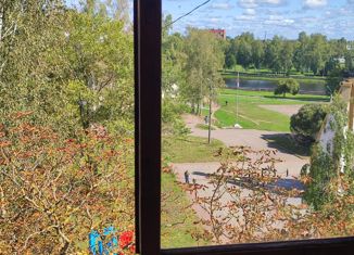 Продаю однокомнатную квартиру, 31.9 м2, Великие Луки, набережная Александра Матросова, 6/1