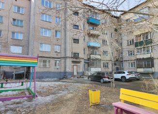 Продам четырехкомнатную квартиру, 78 м2, Забайкальский край, Петровско-Заводская улица, 48
