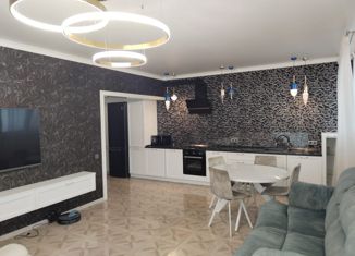 Сдается трехкомнатная квартира, 80 м2, Анапа, улица Толстого, 130к3, ЖК Огни Анапы